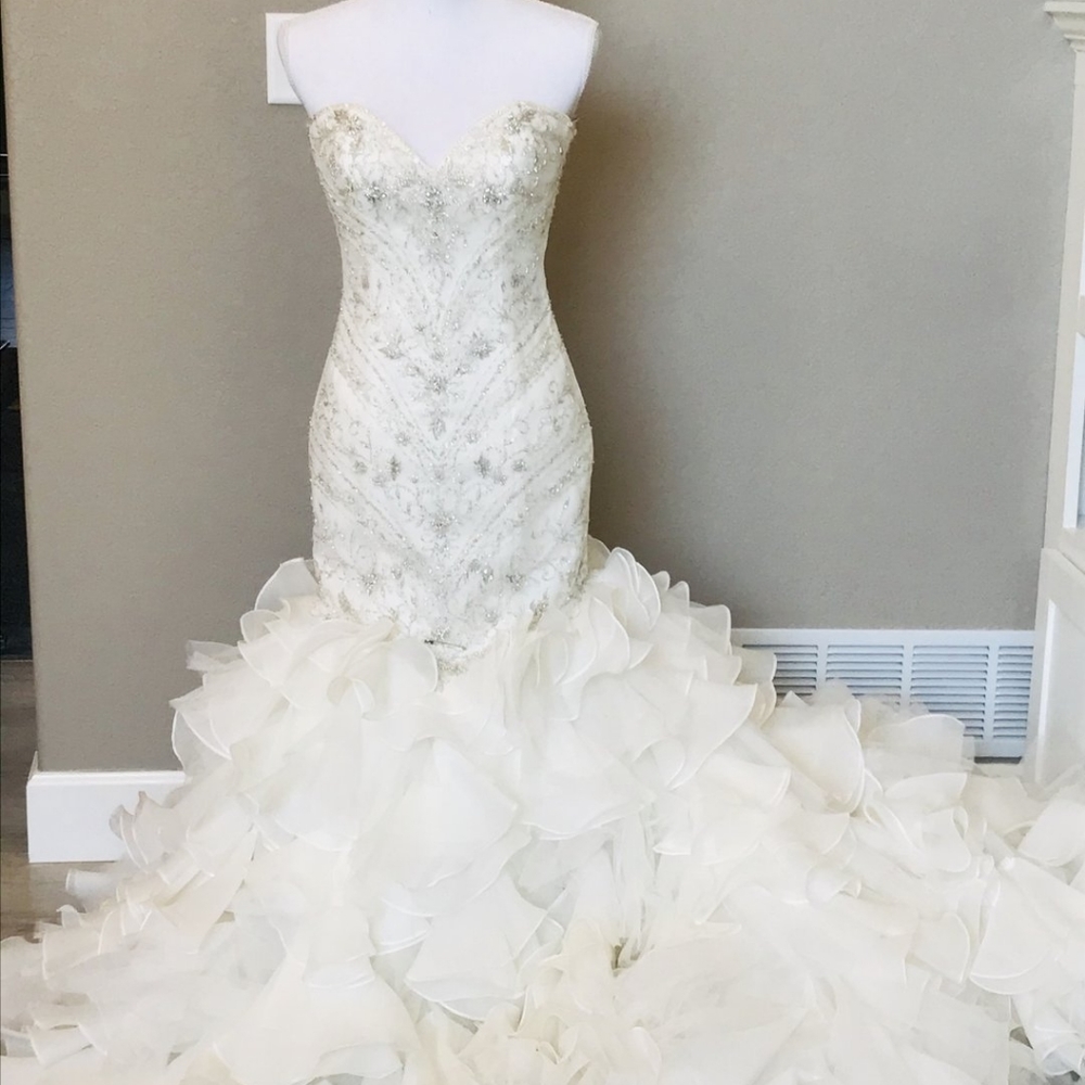 Gorgeous Maggie Sottero Wedding Gown